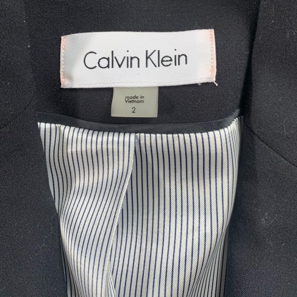 Navy blue woman’s suit jacket - Picture 3 of 3